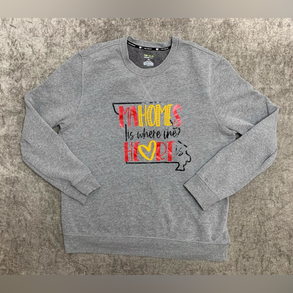 Patrick Mahomes Chiefs Unisex Sweatshirt ‘Mahomes Is Where The Heart Is’